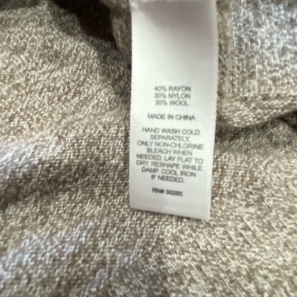 Express large sweater - Picture 7 of 9